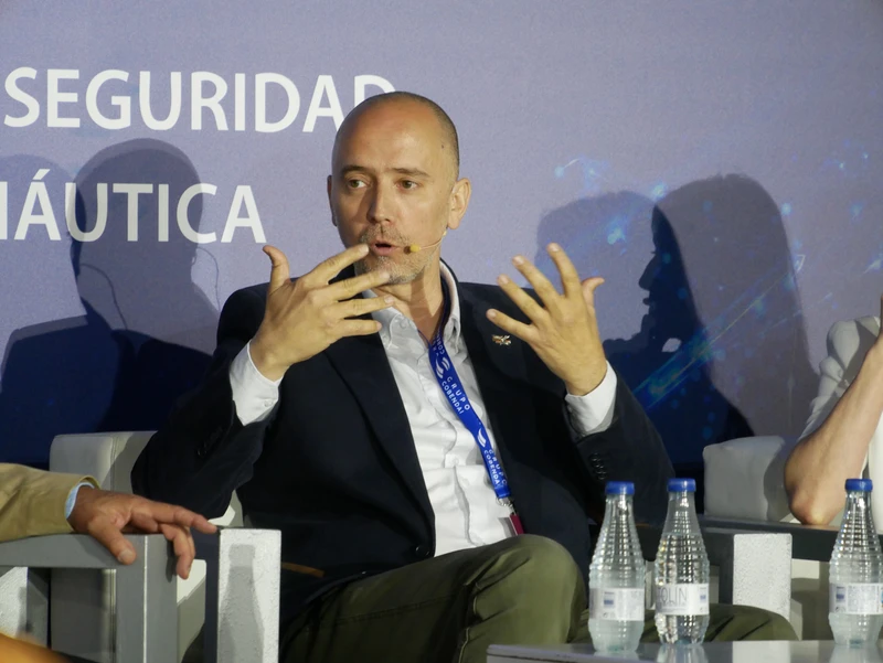 Jorge Martnez Jeric (segundo por la izquerda), responsable de Oficina Tcnica del RACE